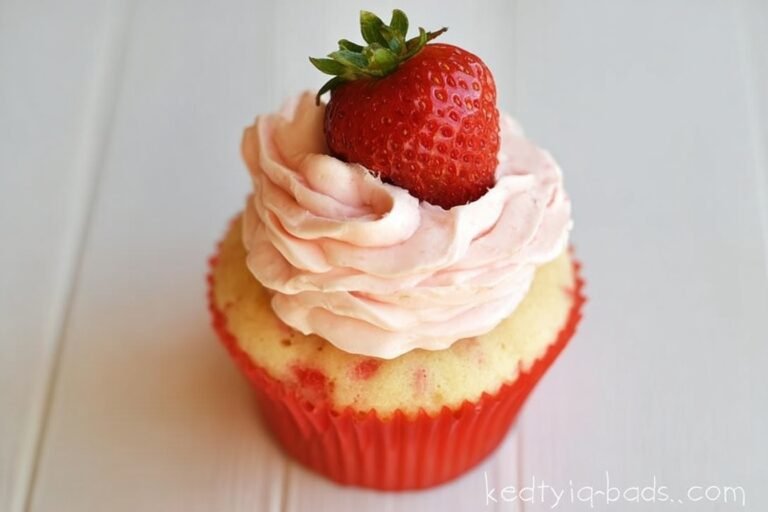 Strawberry Lemonade Cupcakes 77.png