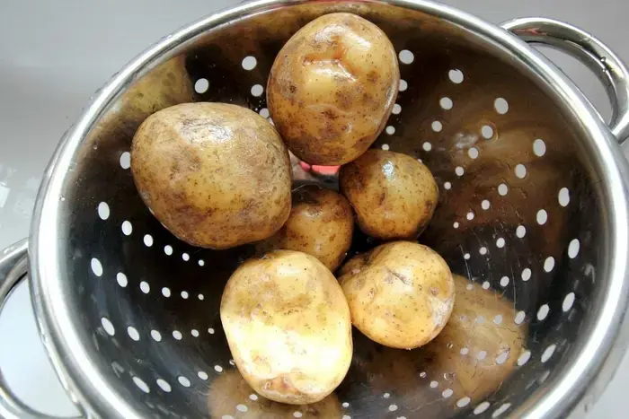 How to Make Baked Potatoes in a Crock Pot