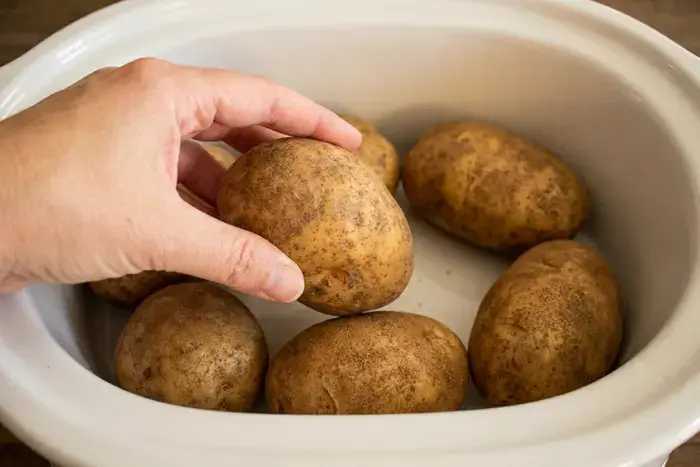 How to Make Baked Potatoes in a Crock Pot