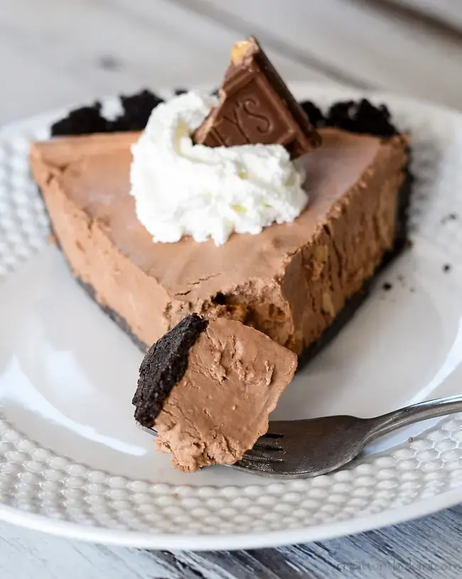 Frozen Chocolate Pie Recipe for a Cold Creamy No Bake Dessert 8 How to make Frozen Chocolate Pie