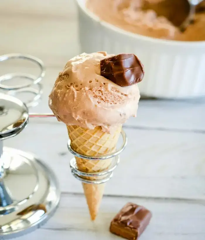 HOW TO MAKE HOMEMADE MILKY WAY ICE CREAM
