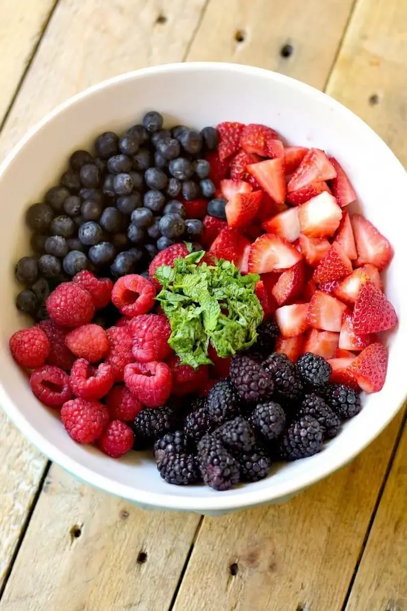 Mixed Berry Salad (Low Carb) for a Fresh Keto Picnic Side 10 Mixed Berry Salad (Low Carb) Instructions