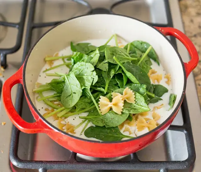 How to Make Alfredo Pasta in One Pot