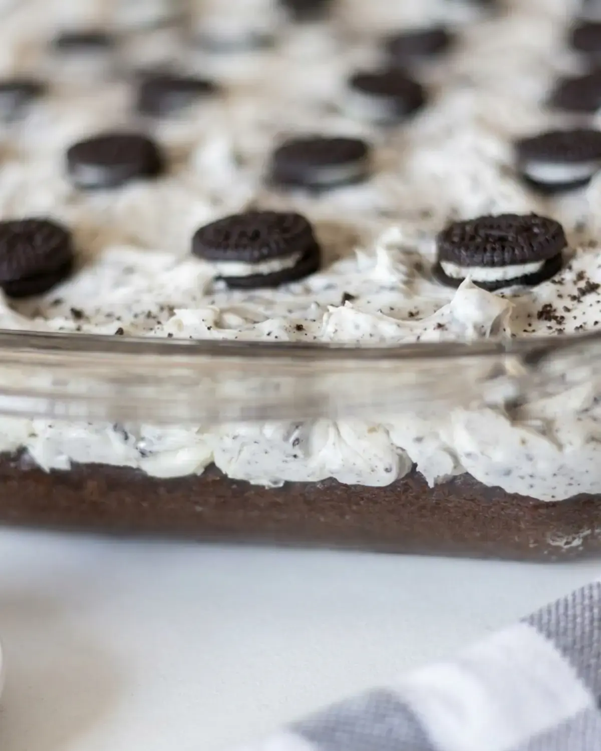 Oreo Sheet Cake Recipe for a Quick Cookies and Cream Dessert 7 Assembling the Easy Sheet Cake Recipe