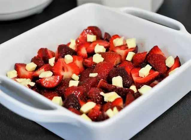 How to Make Fresh Strawberry Cobbler