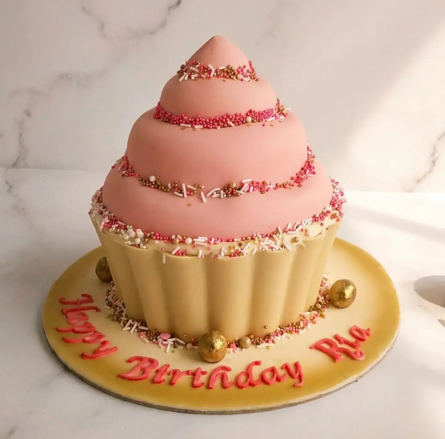 Piñata Birthday Cakes