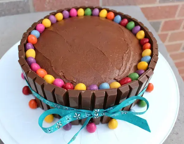 Birthday Cake Decorating Ideas You Can Do at Home for Easy, Fun Cakes 2 Kit Kat Cake