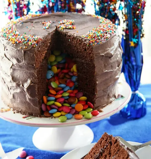 Birthday Cake Decorating Ideas You Can Do at Home for Easy, Fun Cakes 14 Pinata Cake