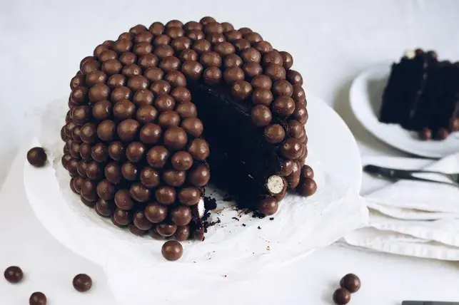 Birthday Cakes For Adults: 14 Sophisticated Ideas for Grown-Up Celebrations 7 Malteser Layer Cake