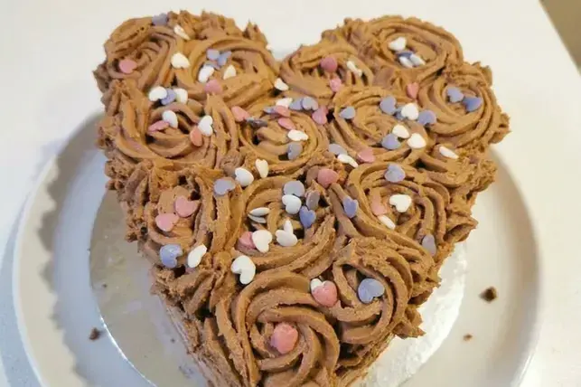Birthday Cakes For Adults: 14 Sophisticated Ideas for Grown-Up Celebrations 13 Nutella heart cake