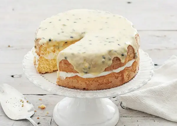 Birthday Cakes For Adults: 14 Sophisticated Ideas for Grown-Up Celebrations 19 Passionfruit sponge cake
