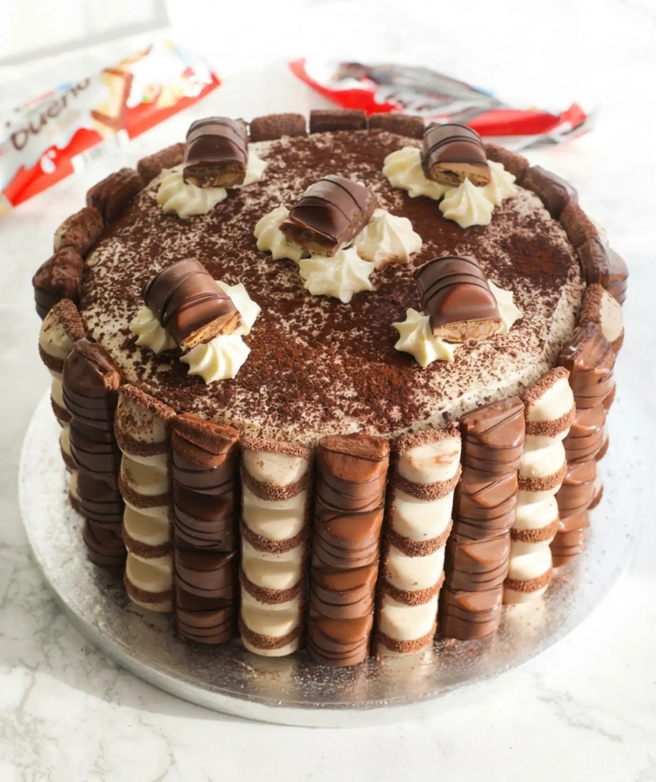 How to Decorate Chocolate Kinder Bueno Cake