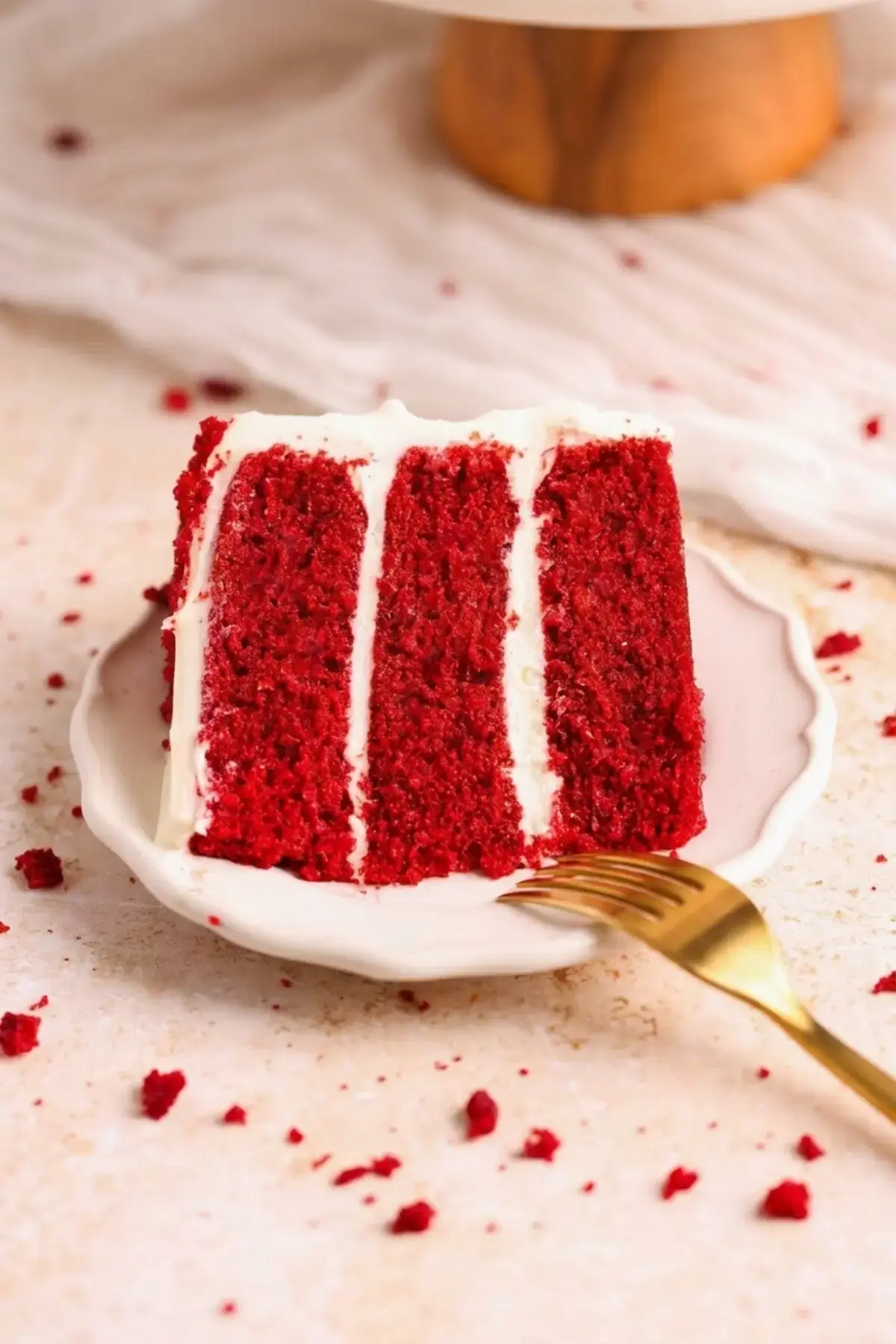 Easy Classic Red Velvet Cake Recipe for a Moist, Tender Crumb 22 WHAT SHOULD A RED VELVET CAKE TASTE LIKE?