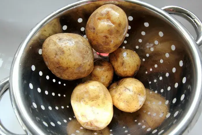 How to Make Baked Potatoes in a Crock Pot