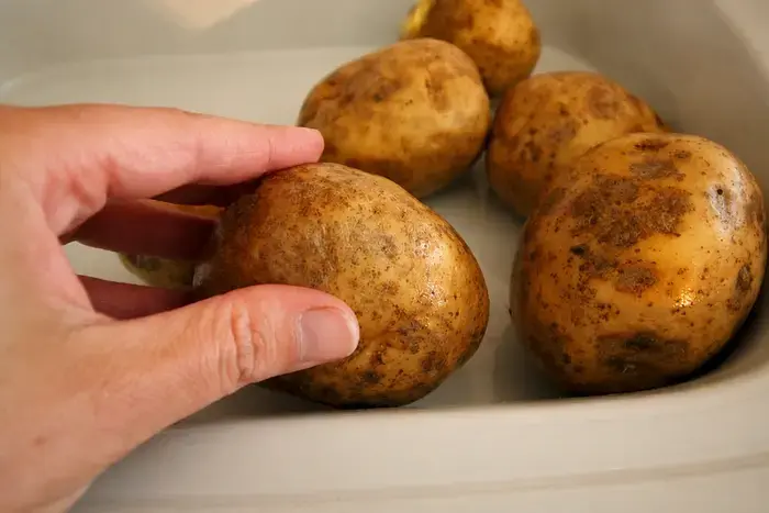 How to Make Baked Potatoes in a Crock Pot