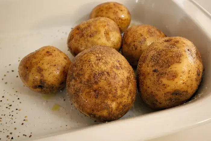 How to Make Baked Potatoes in a Crock Pot