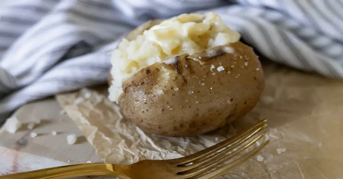 Learn how easy it is to come home to perfect baked potatoes with this crock pot baked potatoes recipe! It's almost too good to be true!