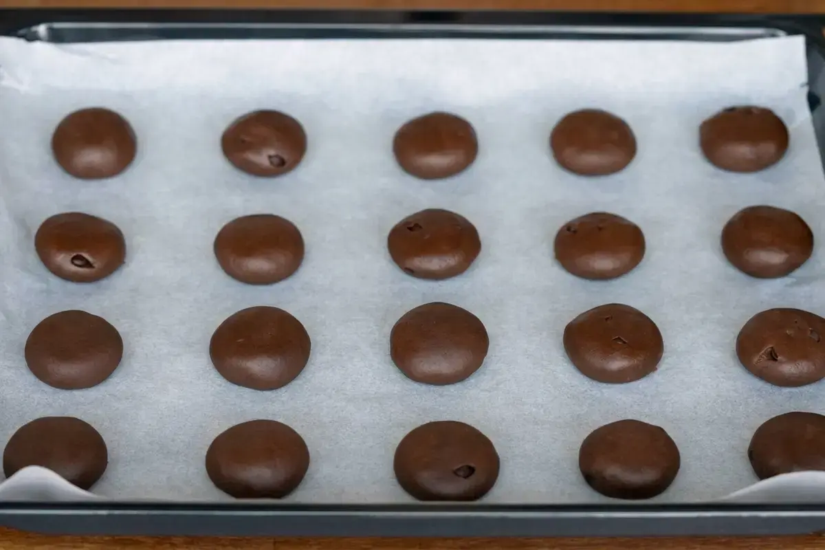 Damak Catlatan Browni Kurabiye: Turkish Chocolate Brownie Cookies 43 Damak Çatlatan Browni Kurabiye Tarifi Fotoğraflı Yapılışı
