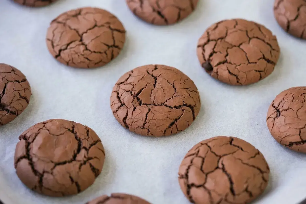 Damak Catlatan Browni Kurabiye: Turkish Chocolate Brownie Cookies 44 Damak Çatlatan Browni Kurabiye Tarifi Fotoğraflı Yapılışı