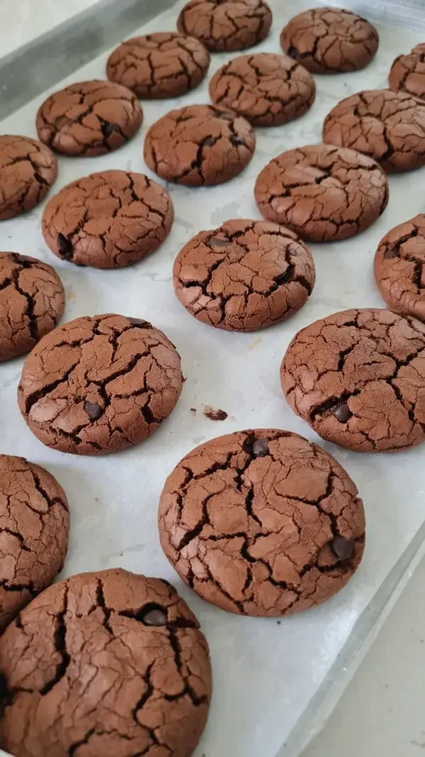 Damak Catlatan Browni Kurabiye: Turkish Chocolate Brownie Cookies 32 Damak Çatlatan Browni Kurabiye Tarifi Fotoğraflı Yapılışı