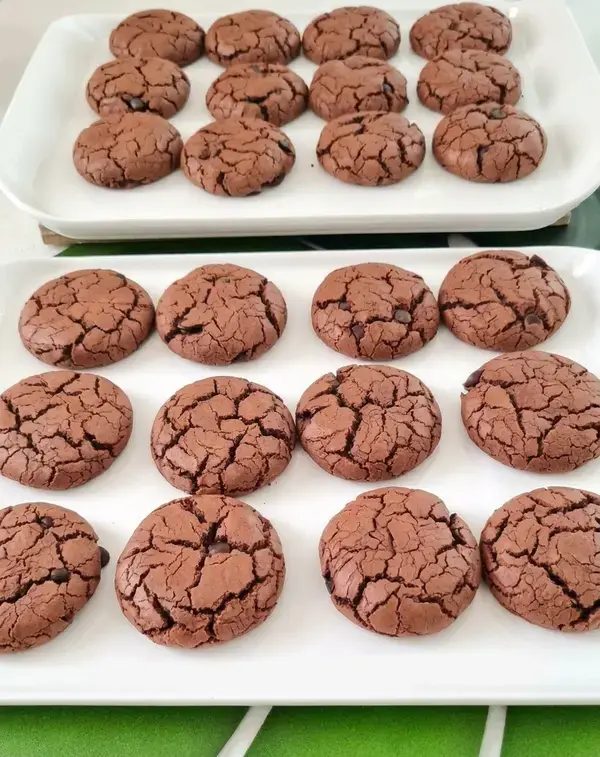 Damak Catlatan Browni Kurabiye: Turkish Chocolate Brownie Cookies 35 Damak Çatlatan Browni Kurabiye Tarifi Fotoğraflı Yapılışı