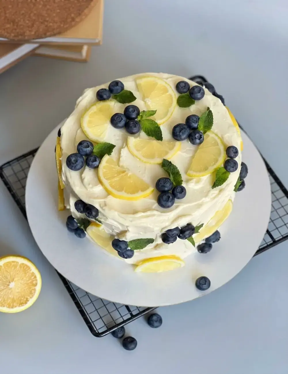 Inspirações De Bolo Simples Decorado Para Copiar No Seu Aniversário: Ideias Fáceis e Lindas 5 com frutas