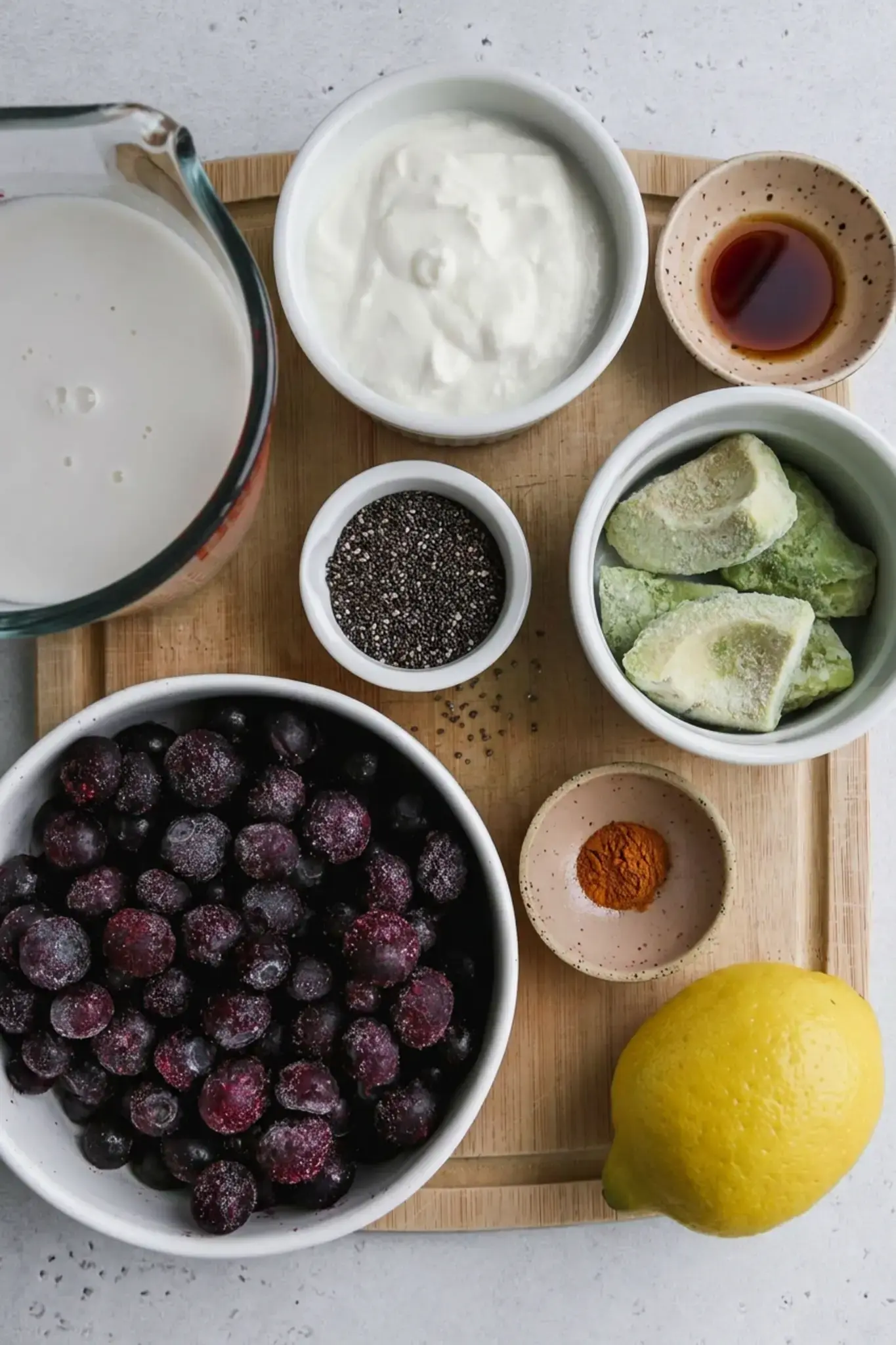 Lemon Blueberry Avocado Smoothie Recipe for a Creamy Breakfast 7 Here's a look at the ingredients you need: