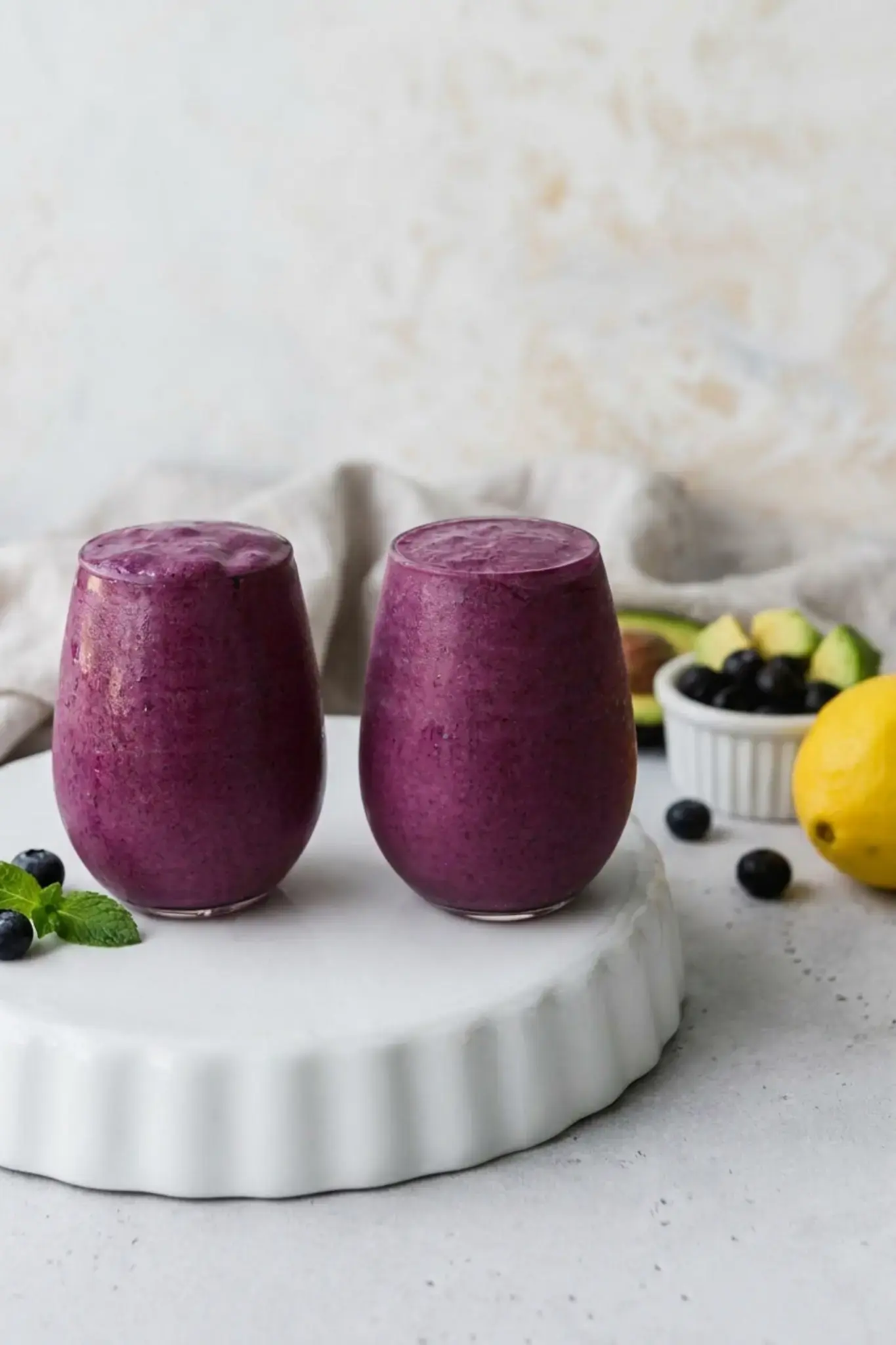 Lemon Blueberry Avocado Smoothie Recipe for a Creamy Breakfast 8 Here's a look at the ingredients you need: