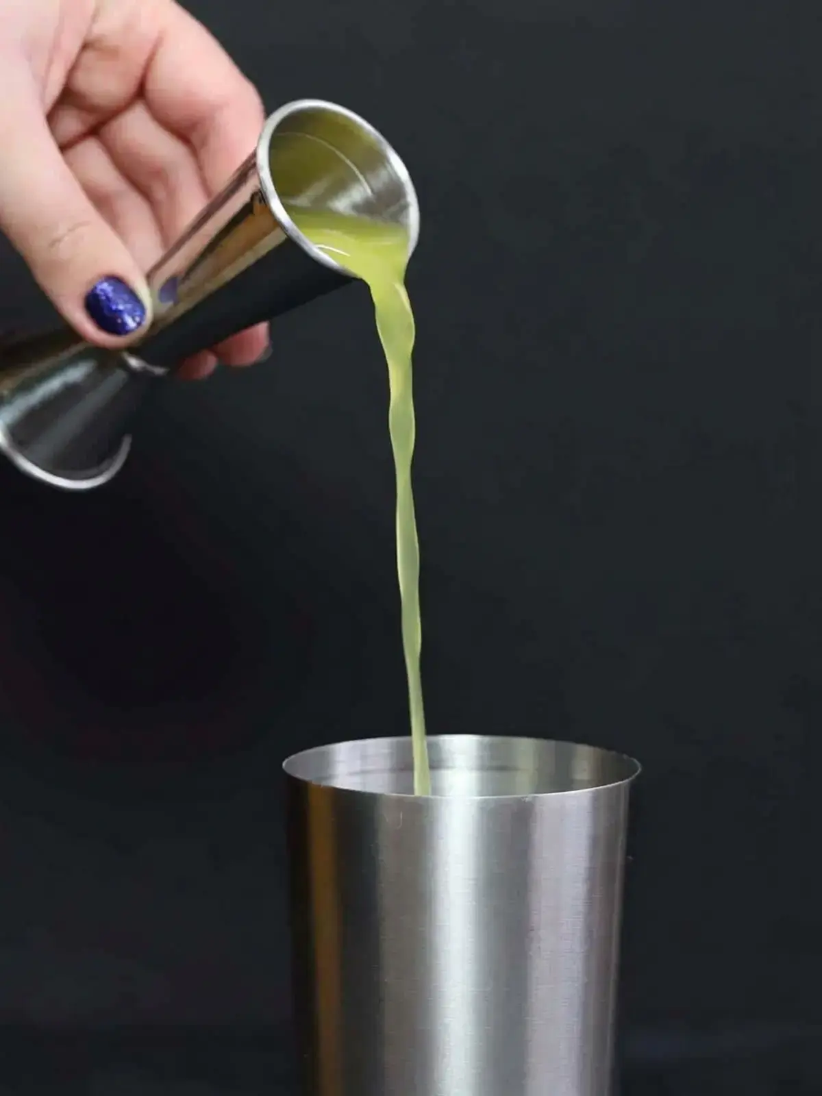 How to Make a Piña Colada Mocktail