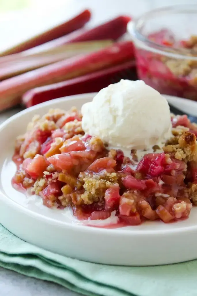 How to Make Rhubarb Crisp