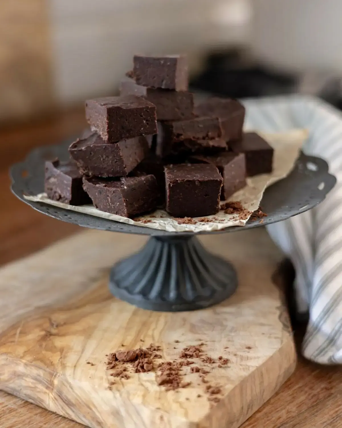Three Ingredient Date Fudge Recipe for a 10 Minute No Bake Dessert 7 How to Make the Three-Ingredient Date Fudge