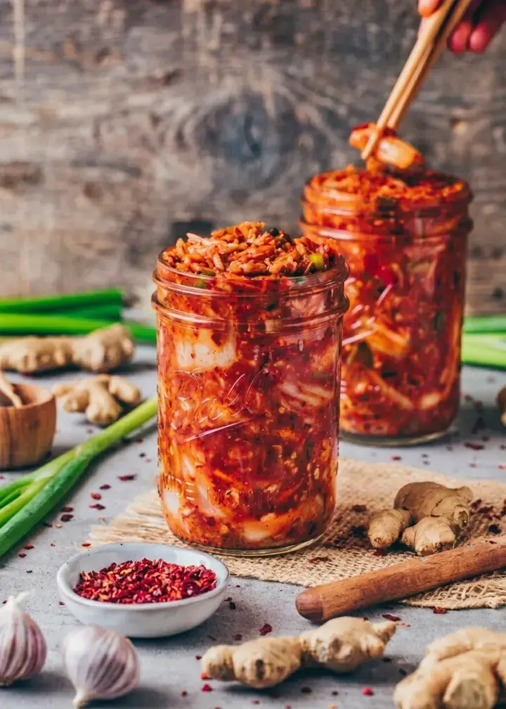 Preserving vegetables by fermentation