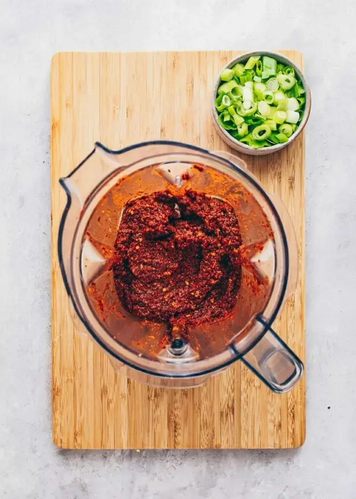 Step 5: Mix the cabbage, vegetables & marinade.