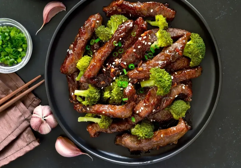 15 Easy Bento Box Meal Ideas for Adults 7 Bento Box Meal Ideas For Adults, Beef Stir Fry, Rice, and Steamed Broccoli