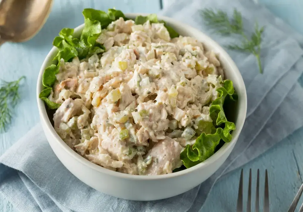 15 Easy Bento Box Meal Ideas for Adults 8 Bento Box Meal Ideas For Adults, Chicken Salad, Crackers, and Apple Slices