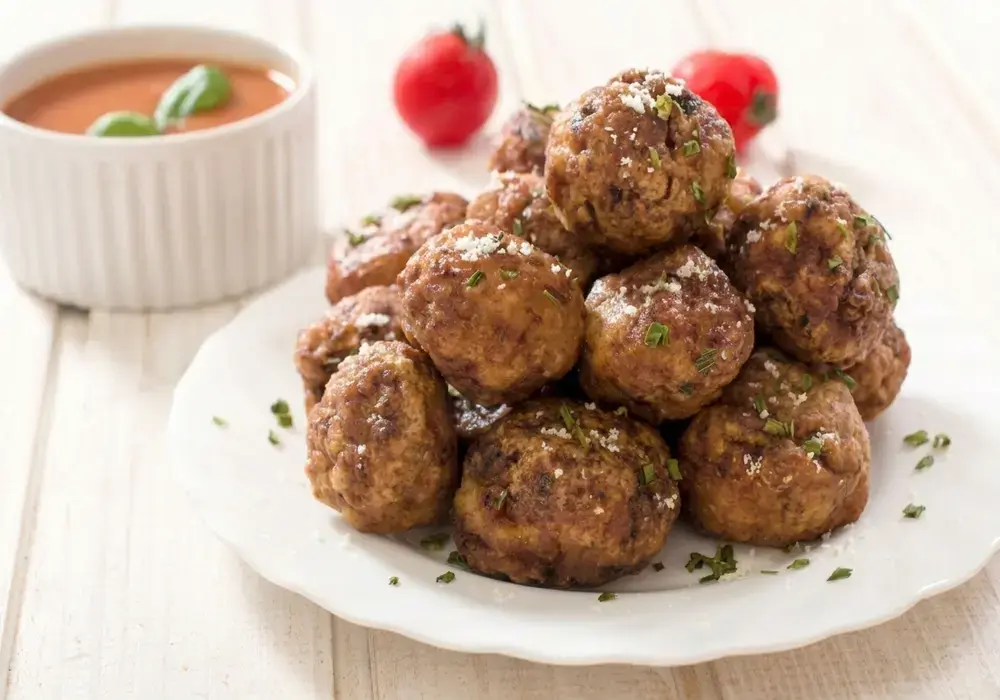 15 Easy Bento Box Meal Ideas for Adults 11 Bento Box Meal Ideas For Adults, Meatballs, Mashed Potatoes, and Green Beans