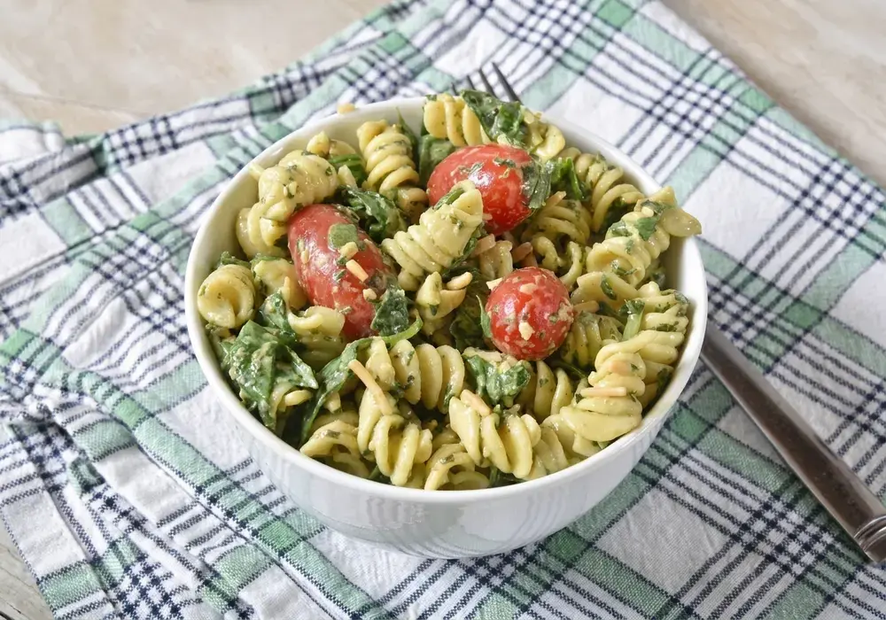 15 Easy Bento Box Meal Ideas for Adults 9 Bento Box Meal Ideas For Adults, Pasta Salad, Mozzarella, and Grapes