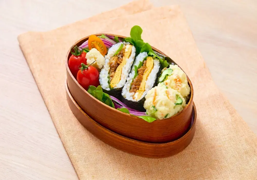 15 Easy Bento Box Meal Ideas for Adults 4 Bento Box Meal Ideas For Adults, Sushi Rolls, Edamame, and Pickled Ginger