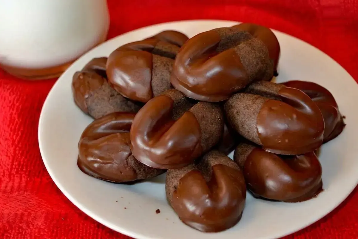 Oval cookies shaped with a coffee bean notch