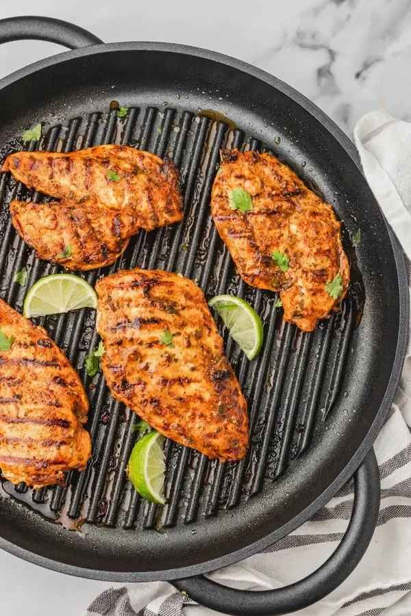 Quick & Easy Mexican Chicken Marinade 6 Boneless chicken fully coated in Mexican marinade