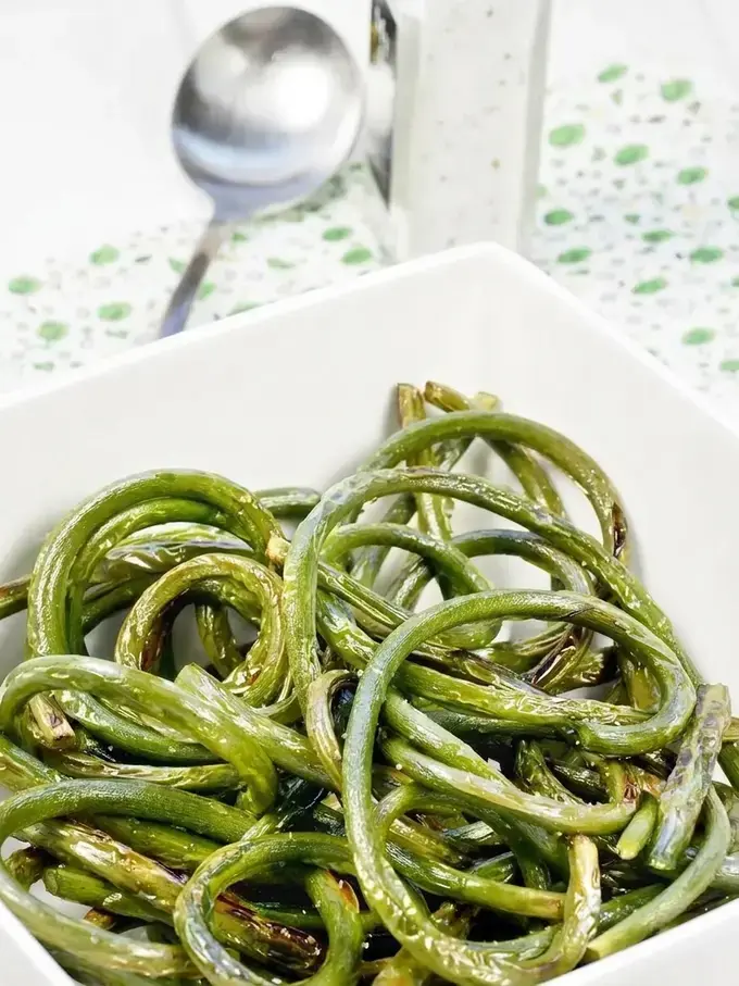 Grilled Garlic Scapes