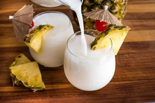 How to Make a Frozen Piña Colada 6