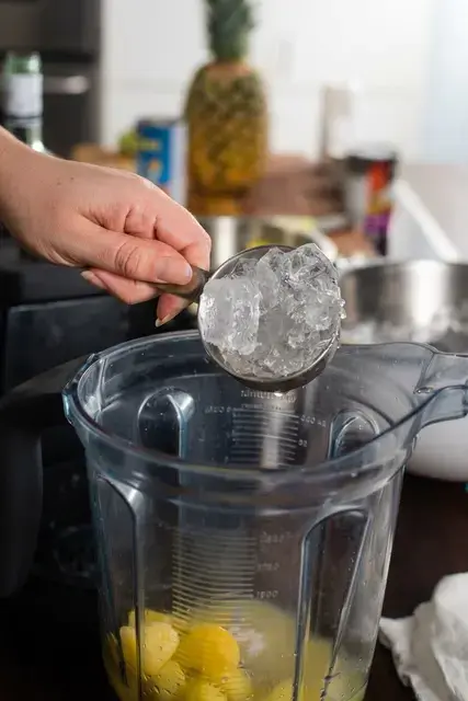 How to Make a Frozen Piña Colada 4