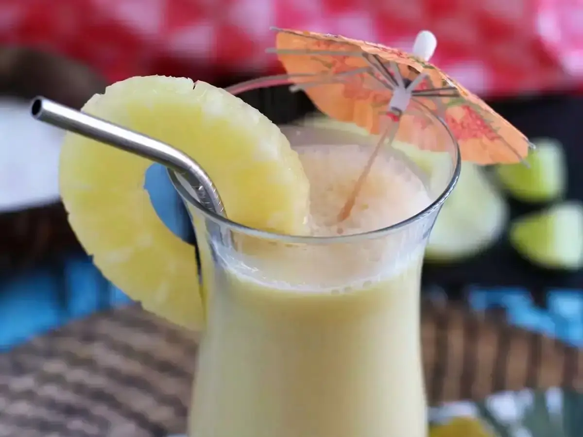 Pina Colada Sin Alcohol Receta Rapida Fid Mocktail 27 Fresh lime prepared for an alcohol-free piña colada