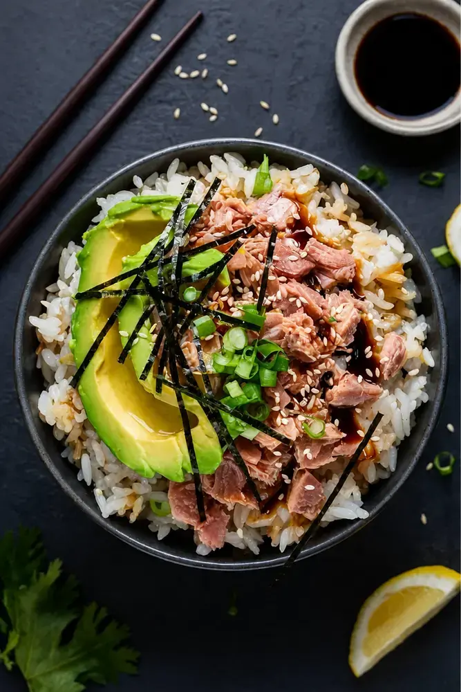 Quick Bento Box Lunches, 19. Tuna and Avocado Rice Bowl