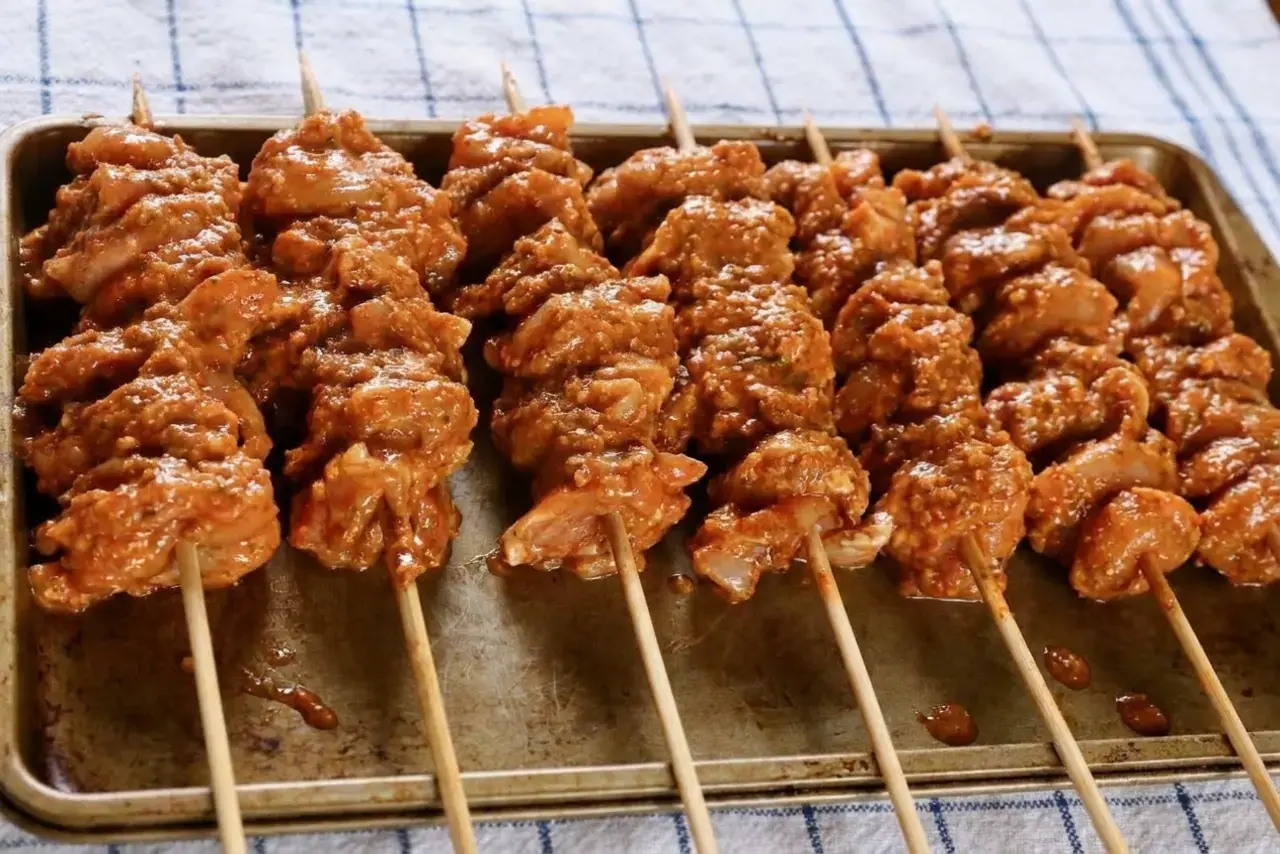 Tavuk Sis Turkish Chicken Kebab with Pepper Sauce 5 Chicken thigh strips coated in roasted pepper marinade