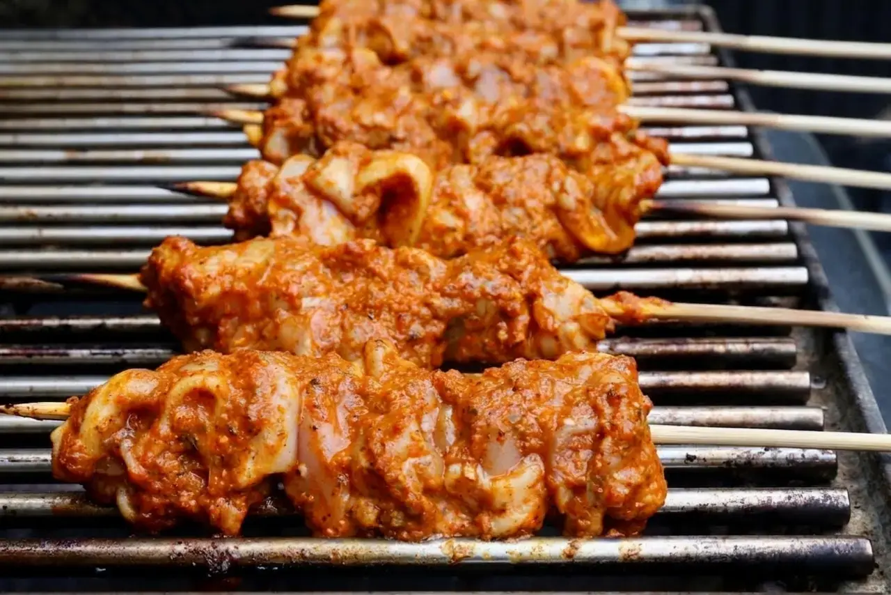 Tavuk Sis Turkish Chicken Kebab with Pepper Sauce 6 Barbecue preheated and cleaned for Turkish chicken kebabs