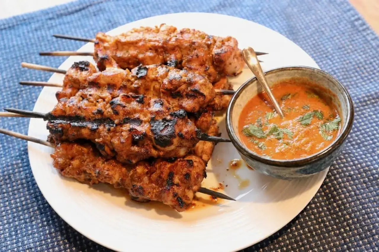Tavuk Sis Turkish Chicken Kebab with Pepper Sauce 8 Juicy grilled Turkish chicken thigh kebabs