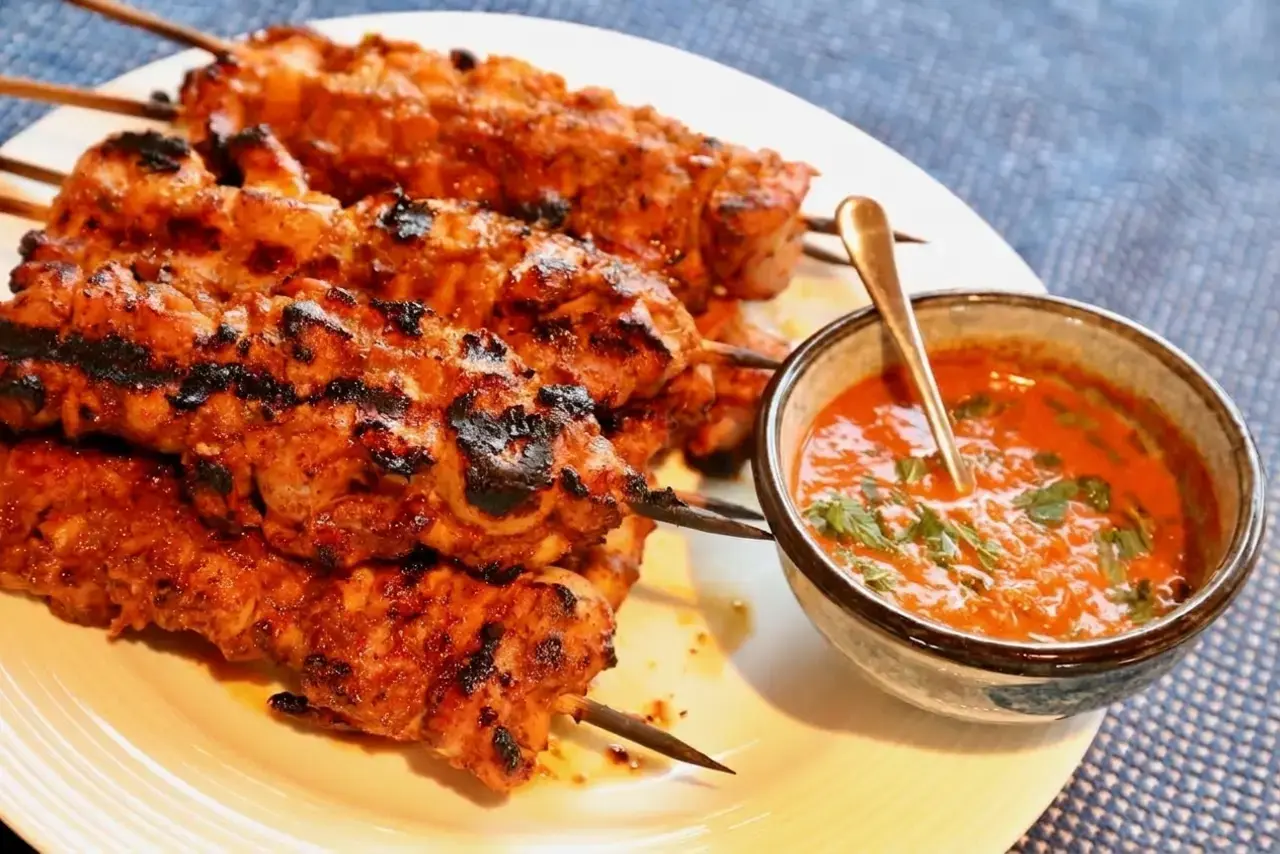 Tavuk Sis Turkish Chicken Kebab with Pepper Sauce 1 Tavuk sis Turkish chicken kebabs served hot