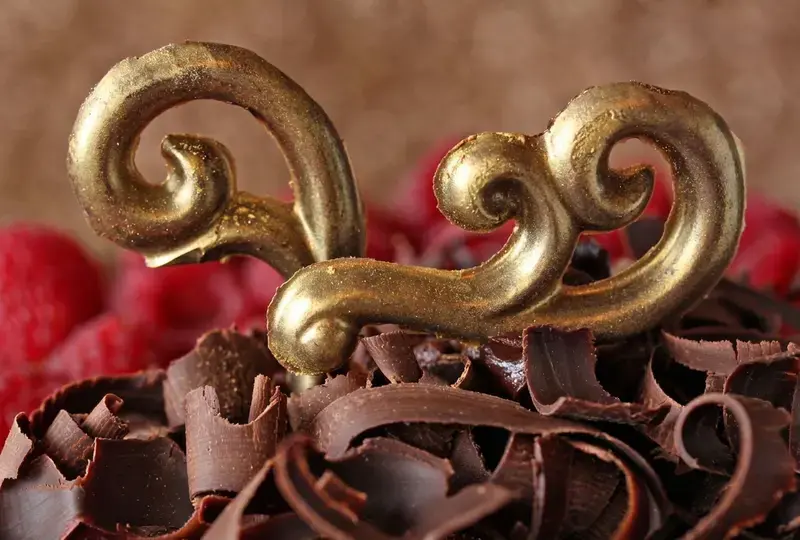 Chocolate Raspberry Mousse Cake: A Three-Layered Dessert on a Fudgy Brownie Base 14 Chocolate Raspberry Mousse Cake, How to unmold a mousse cake so it has neat, clean edges